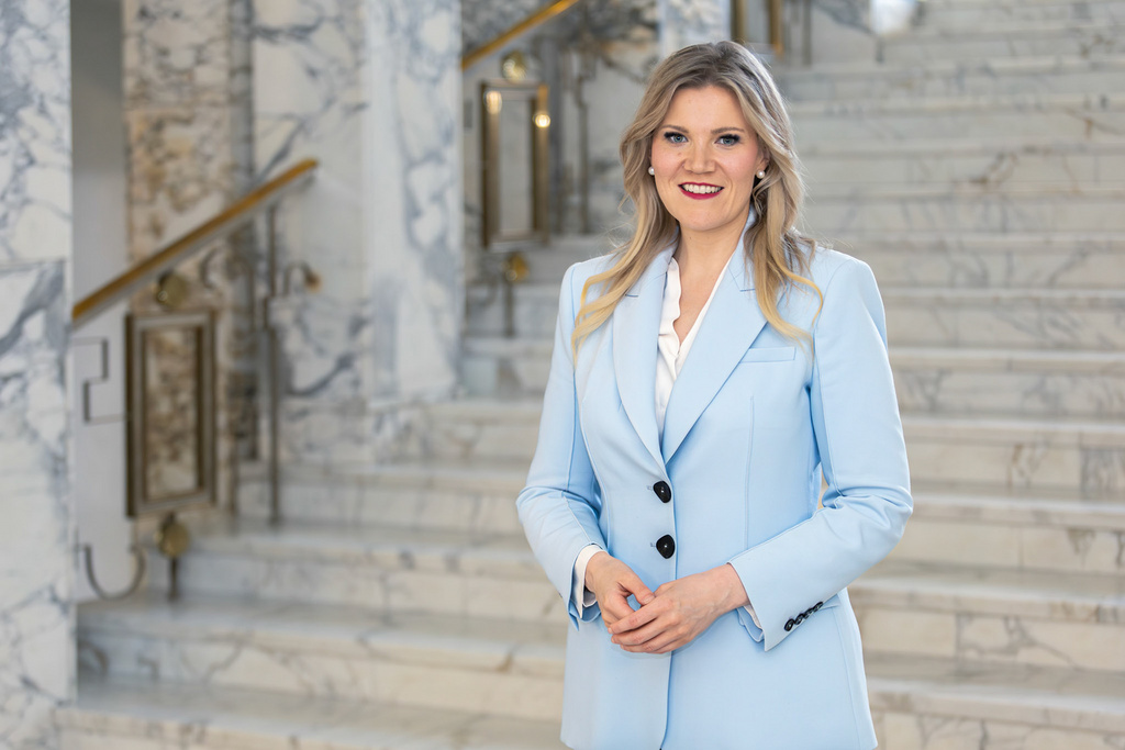 Kansanedustaja Sofia Vikman Kokoomusnaisten kunniajäseneksi