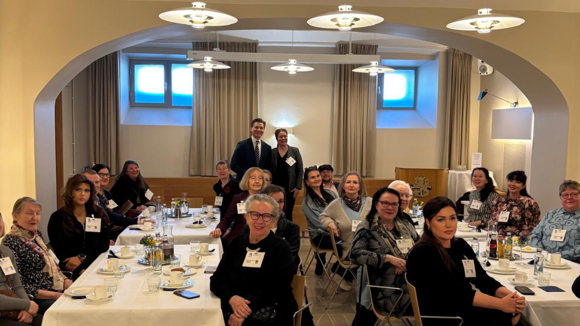 Uusimaa: Kokoomusnaiset vierailulla puolustusministeriössä